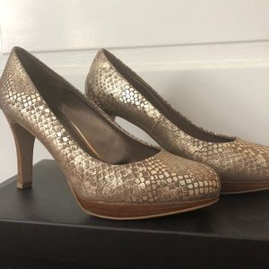 Moda Spana Gold Snakeskin Pattern Heels